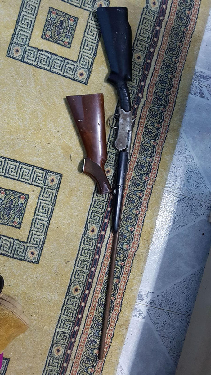 ضبط أسلحة وذخيرة واعتقال مشتبهين